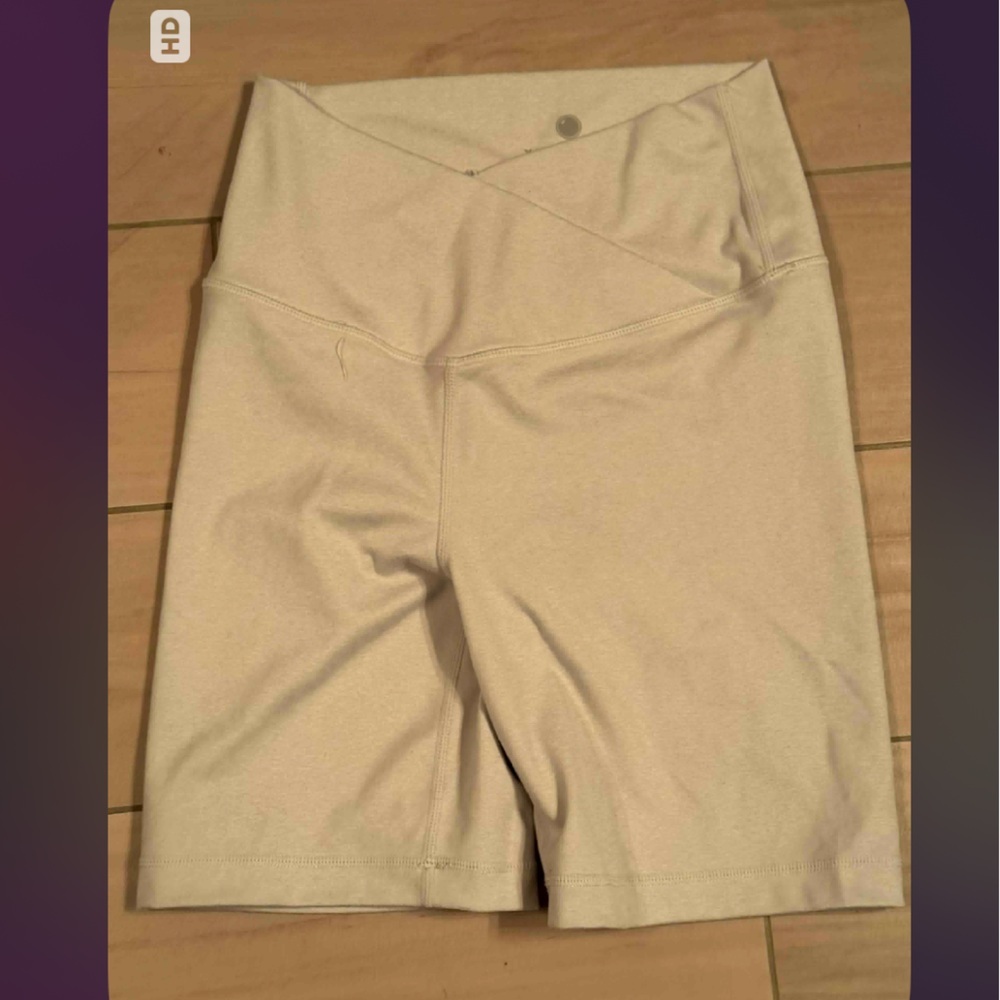 Yogalicous Women's Cream Shorts SMALL